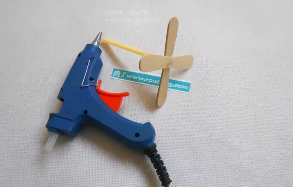 手工会飞的飞机制作幼儿园,会动的飞机制作手工幼儿园