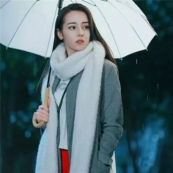 冬天围巾推荐高级感纯色,下雪了红色围巾