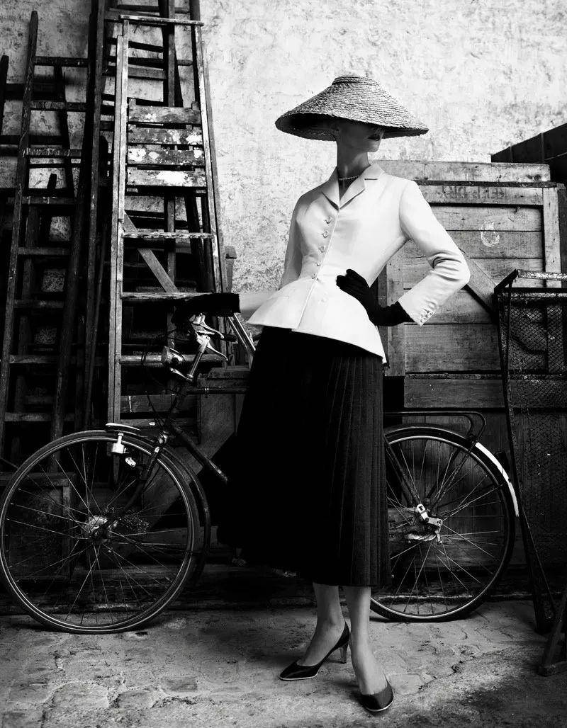 iu德鲁纳酒店换装,iu变装游戏视频