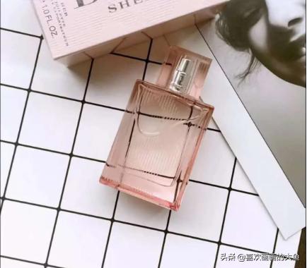 巴宝莉风格女士香水50毫升新款,适合学生党的巴宝莉香水