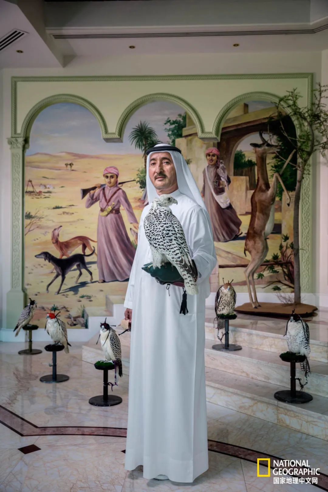 迪拜街头捡到一辆豪车,迪拜豪车坟场里的废弃豪车