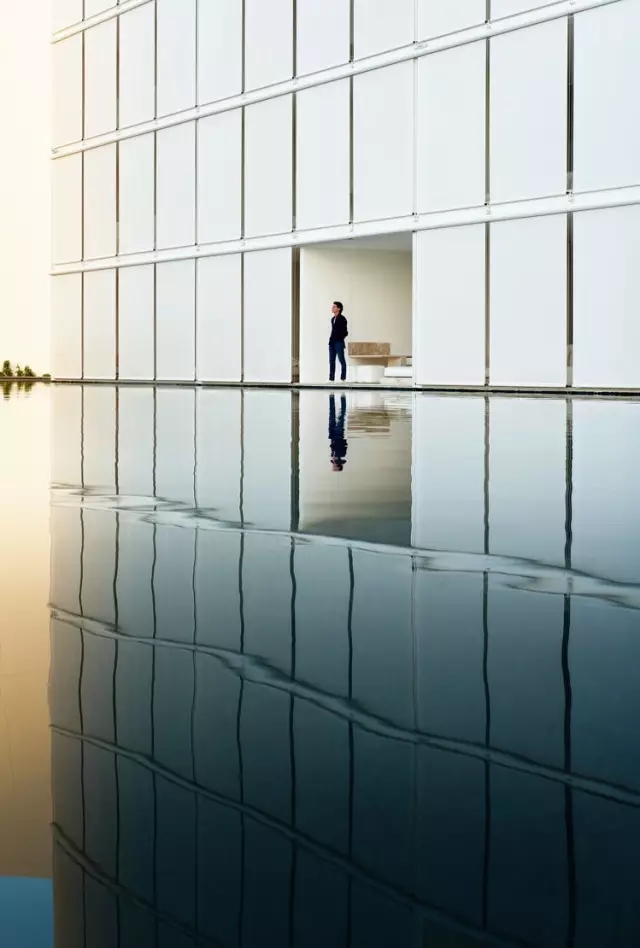 这家性冷淡的“情趣酒店”，开了灯后……嗨爆了