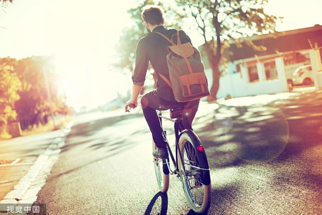 职业女性背什么包见客户,双肩包可以背一个肩膀