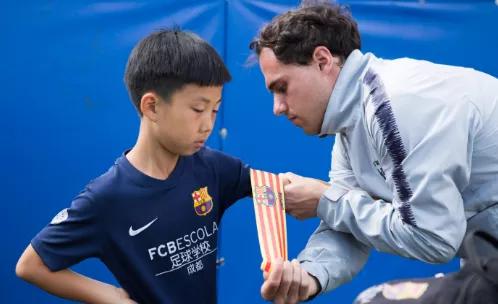 董路足球小将留洋西班牙,孩子们去西班牙留洋