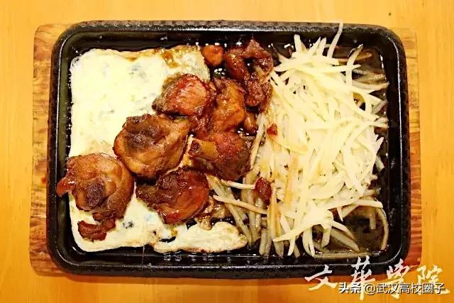 全武汉只有这所大学校门上跑火车，以前嫌弃现在却又舍不得