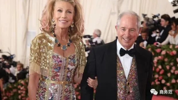 “华尔街之王”苏世民,从白手起家到身价千亿,爱买豪宅戴Swatch