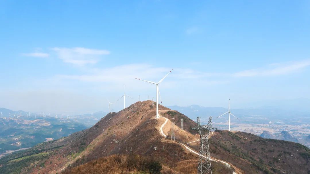 太美了拍照圣地,大钟山东岭大风车打卡