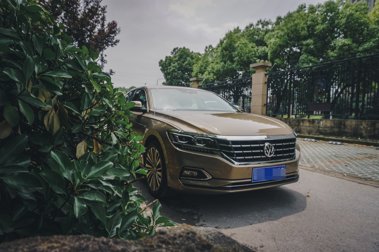 帕萨特车主10万用车真实感受,花20万买雪铁龙c6的车主