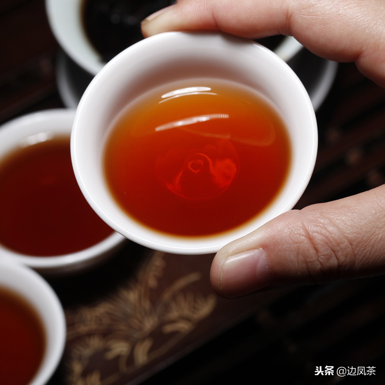 教几个小技巧，不用茶具也能品味到茶真正的滋味