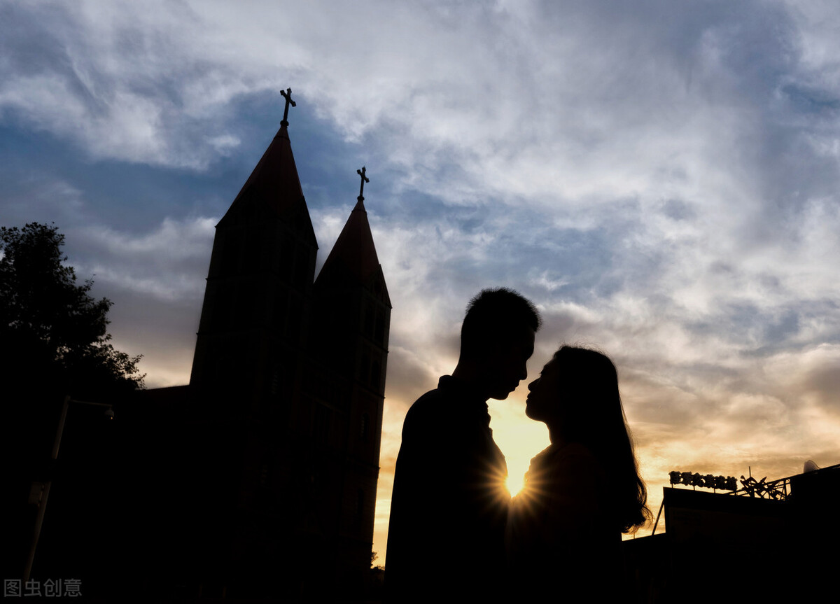 第一次去男朋友家过年，他父母给的红包该收吗？