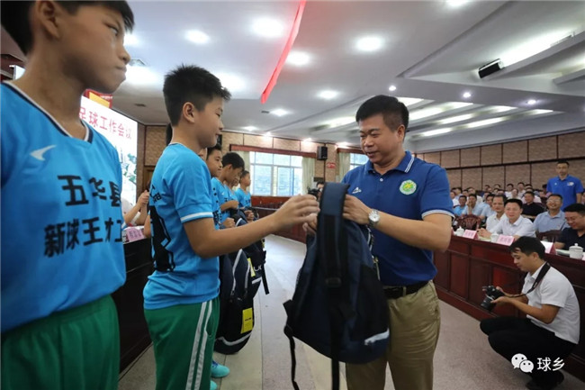 为创建中国足球特区提供人才保障,梅州足球特区创建