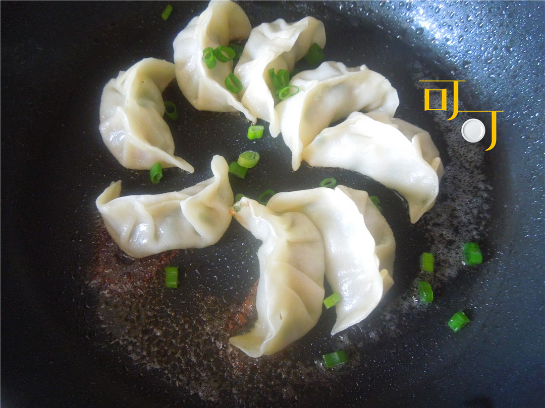 煎饺做法简单底脆馅香,煎饺怎么煎又脆又酥