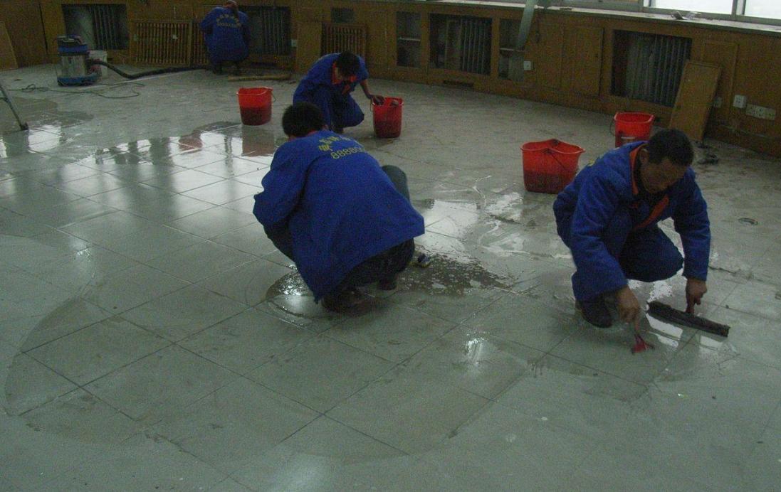 瓷砖地面太脏了怎么清理,地面瓷砖脏了怎么处理