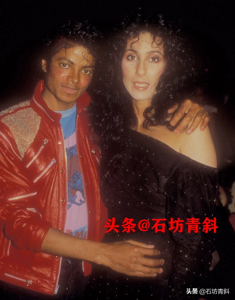 身边围绕无数小鲜肉，奇装异服的始祖，看她如何72变