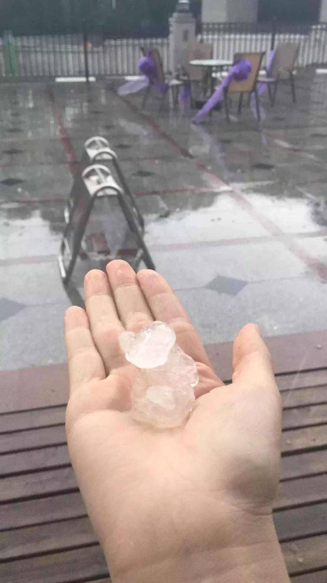 广州近期下冰雹是真的吗,回南天暴雨加冰雹是什么原因
