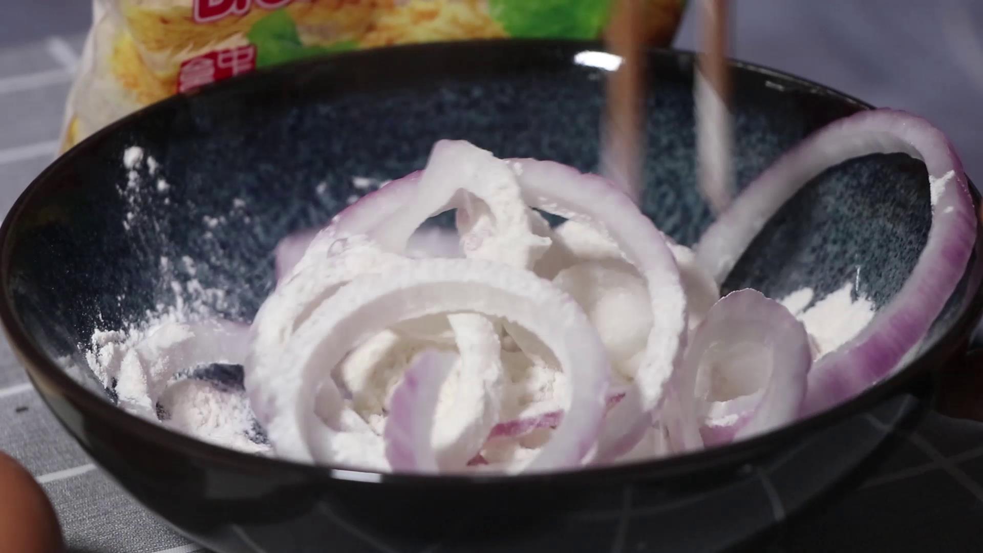 1个鸡蛋怎么做好吃,面粉做洋葱圈