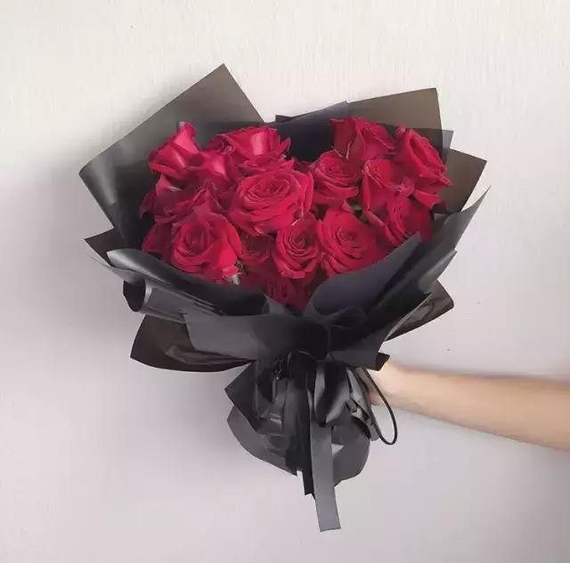 开花店一年能挣多少钱,花店到底利润有多少