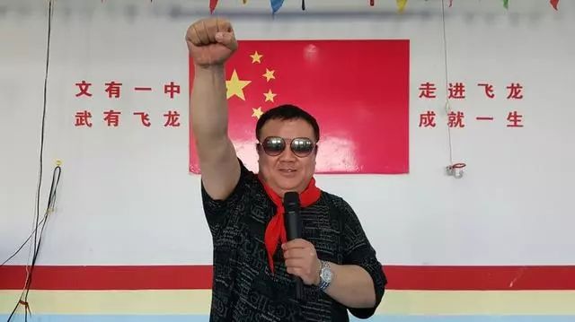 首都艺术家协会秘书长刘建——听家长讲述“红门”里的他