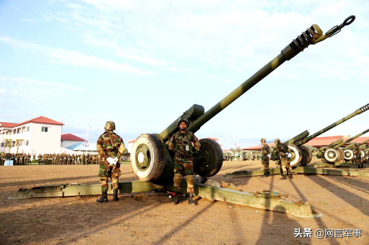 柬埔寨特种兵肌肉秀,柬埔寨援助装甲车