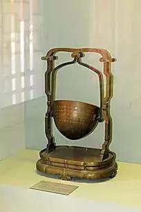 适合写在课桌上的座右铭,上学时写在课桌上的座右铭