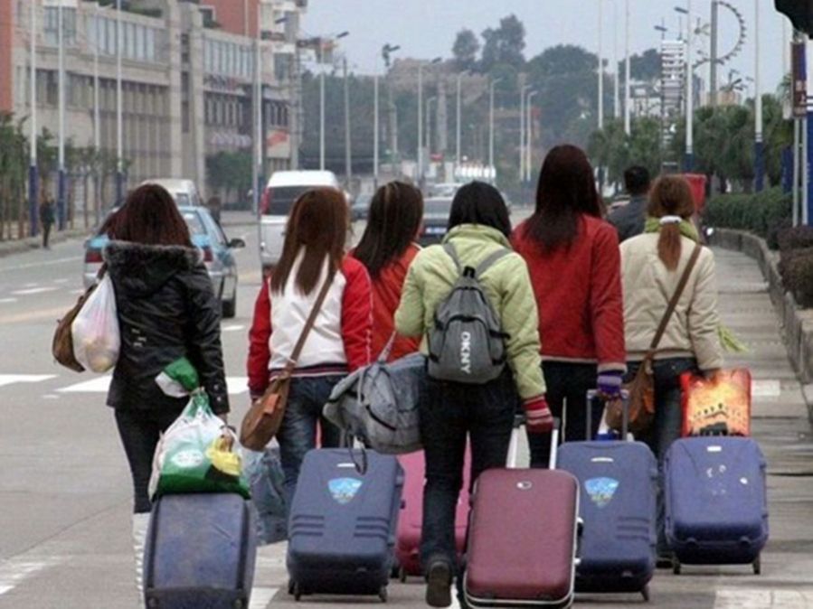 90后13岁辍学打工17岁逆袭,70后大姐摆摊创业之路