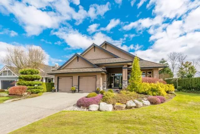 楼顶草坪花园设计效果图,草坪该如何养护管理