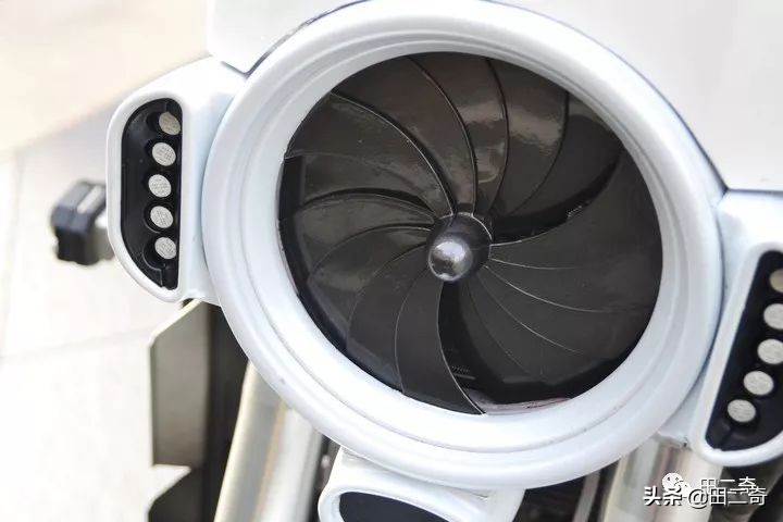 19款SYM新车发布，搭载ZXR400引擎，超炫涡*大轮**灯指纹启动