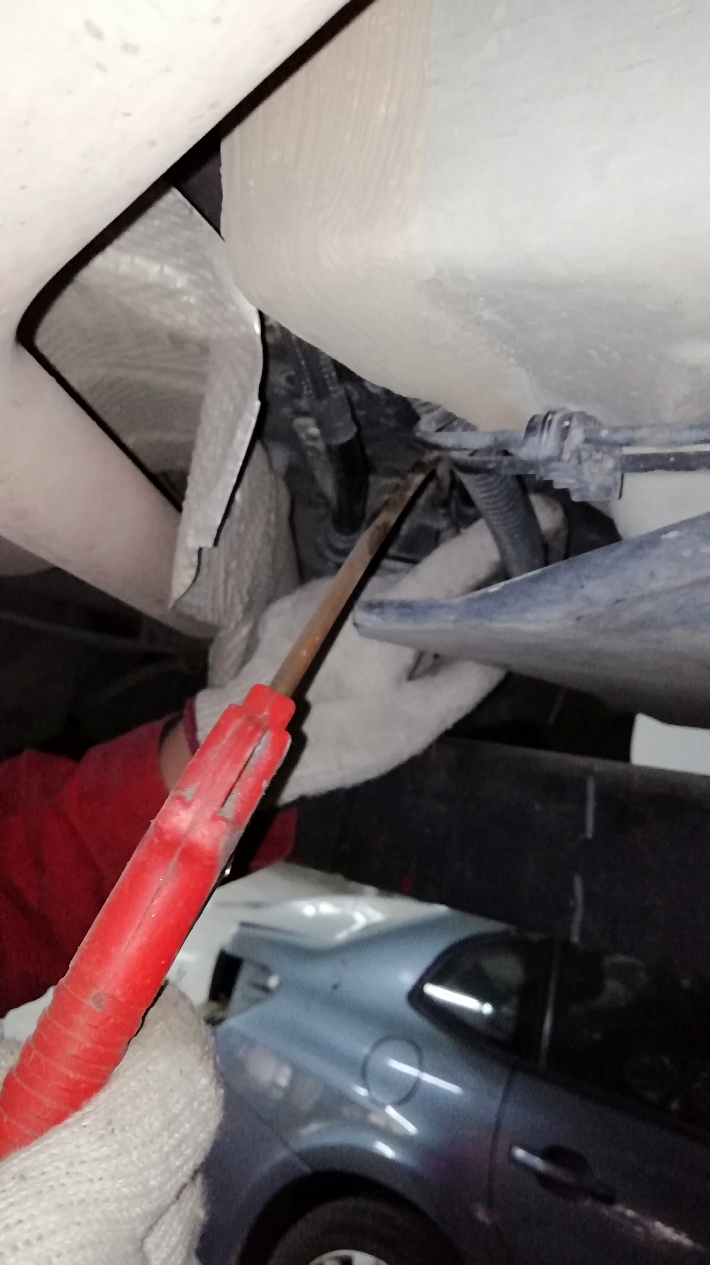 雪铁龙世嘉油表不准油耗增多，雪铁龙世嘉碳罐灰虑堵塞油泵损坏