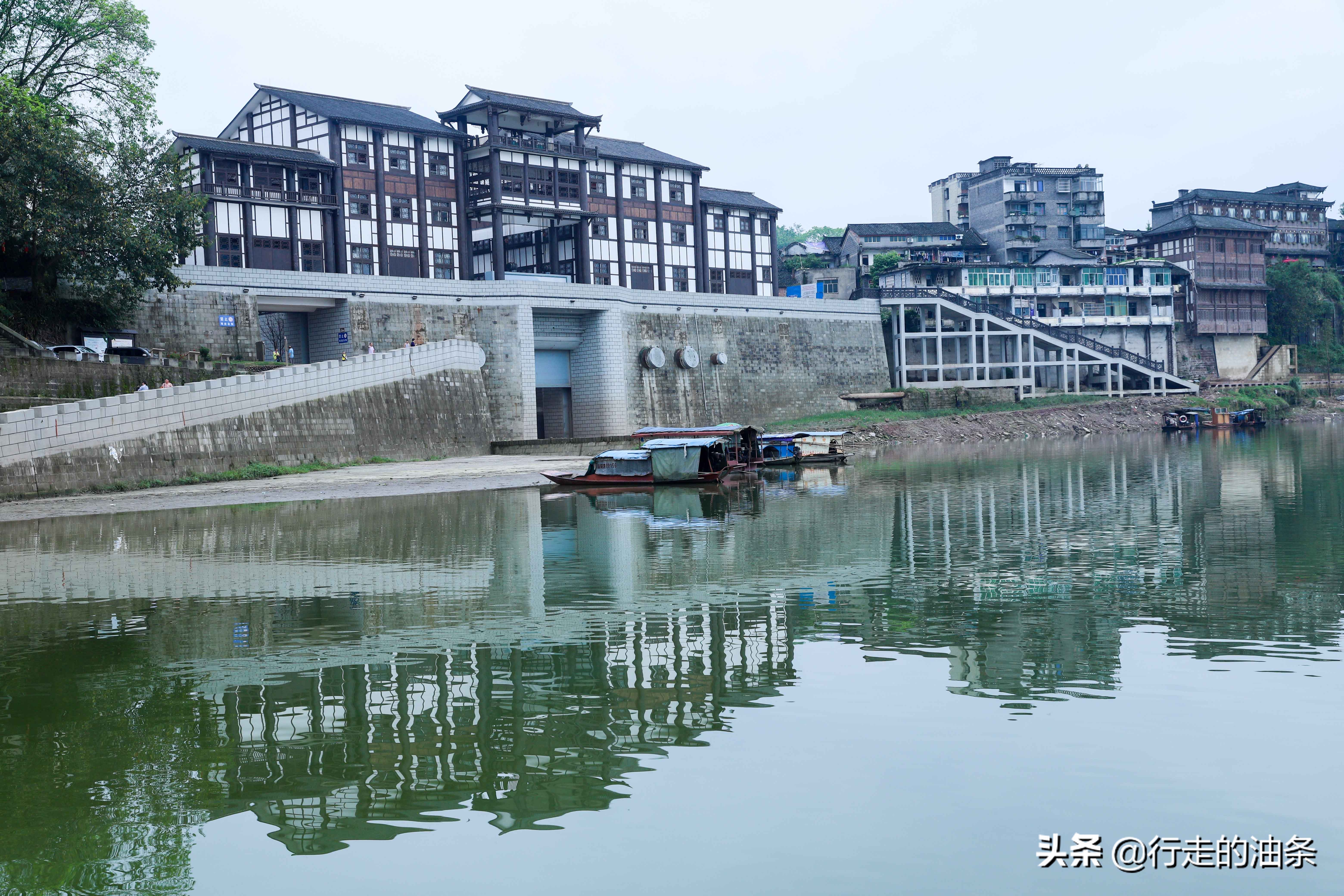 重庆旅游打卡老街磁器口,重庆自驾凤凰古城游记