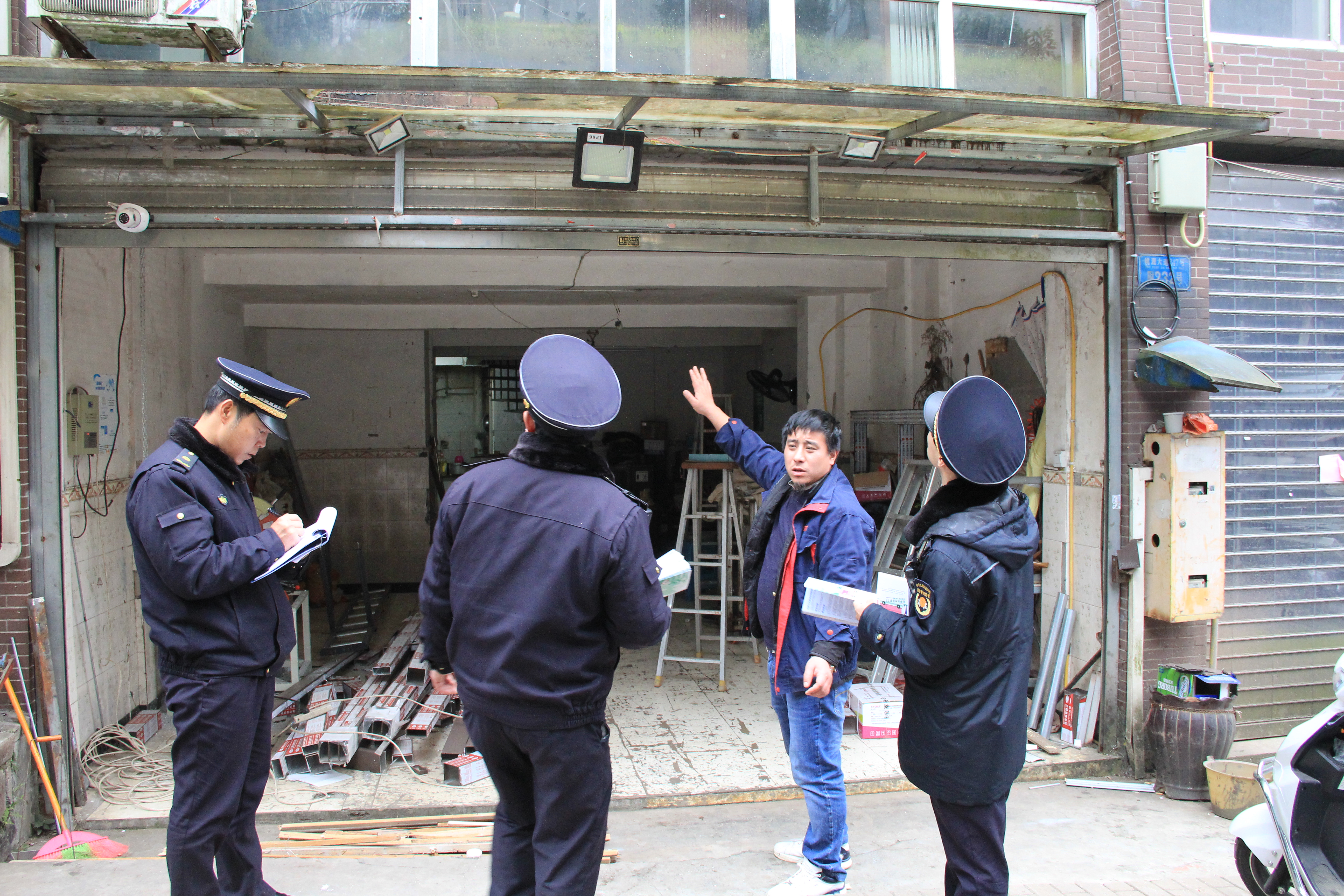 铜梁多勤联动整治步行街,多措并举开展专项整治