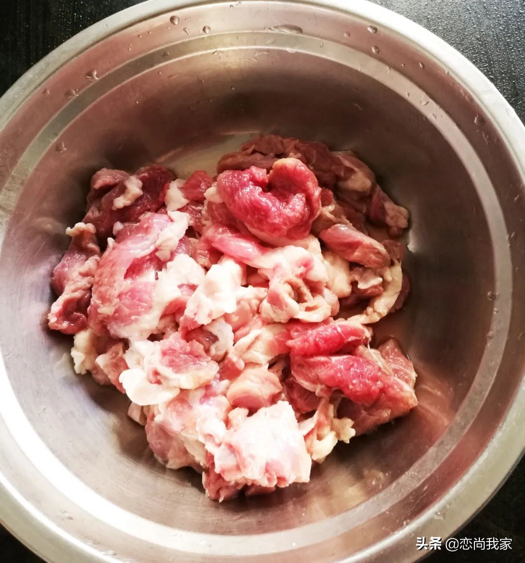 快过年了给家人做什么手工,在家烤羊肉串怎么做没有膻味儿