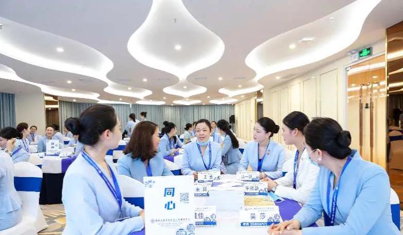 礼仪培训师这个职业怎么样？