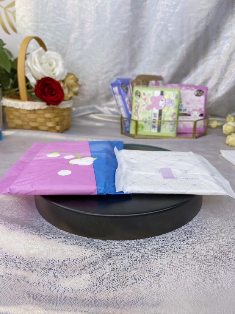 乐而雅日用卫生巾25cm,乐而雅零触感迷你卫生巾17cm