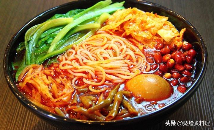 料足的螺蛳粉太贵？今天教你在家做一碗料足、无限续的螺蛳粉