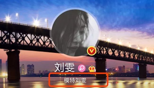 刘雯一年参加了几场时装周,刘雯时隔三年再登秀场气势依旧