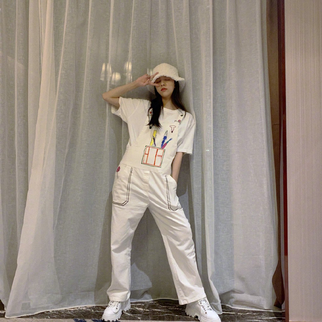 宋妍霏近日私服穿搭look,宋妍霏穿搭绿色背心