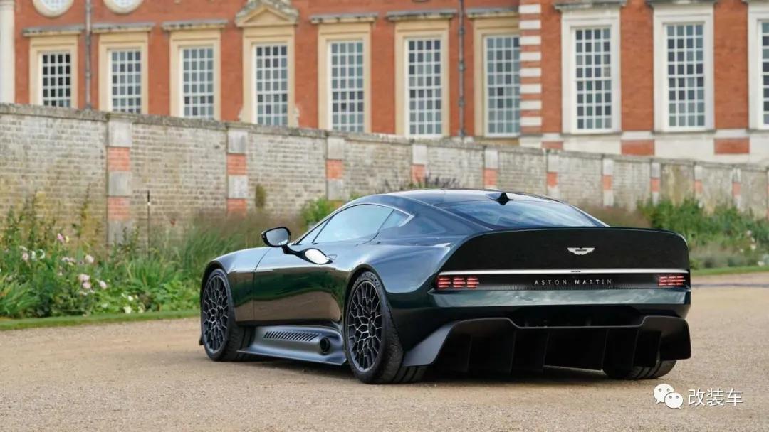 阿斯顿马丁v12超跑,阿斯顿马丁victor售价