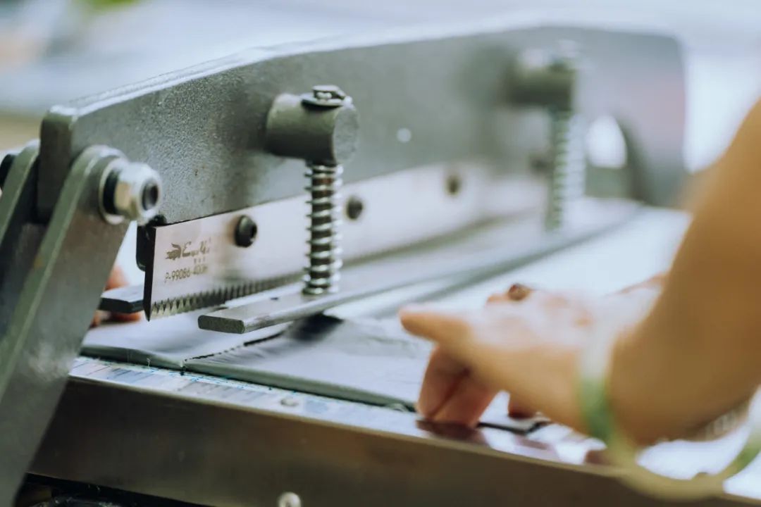 一位英国女人爱上东方文化，让穿丝绸睡衣，比晚礼服还高级