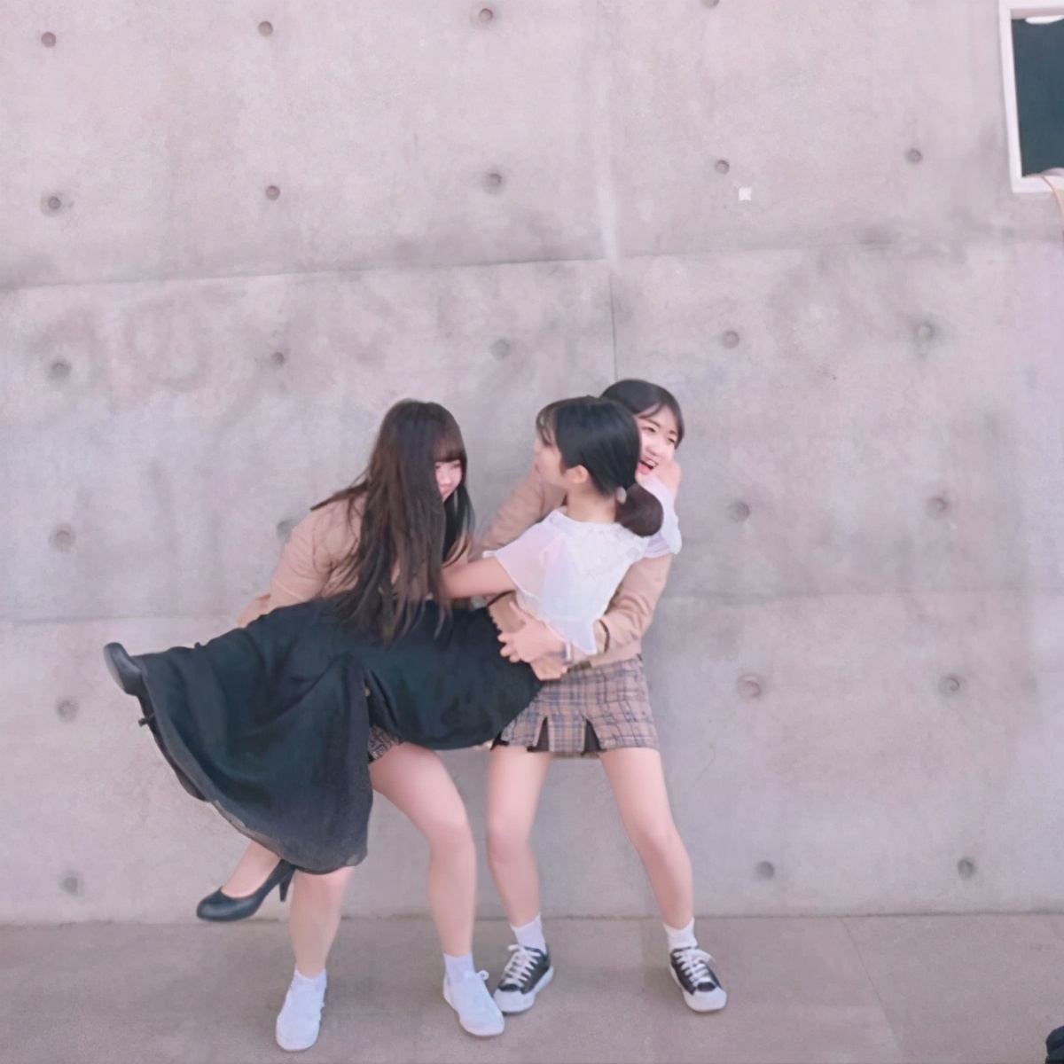 看韩国大学的校服日常,韩国学生看我们中国的校园校服