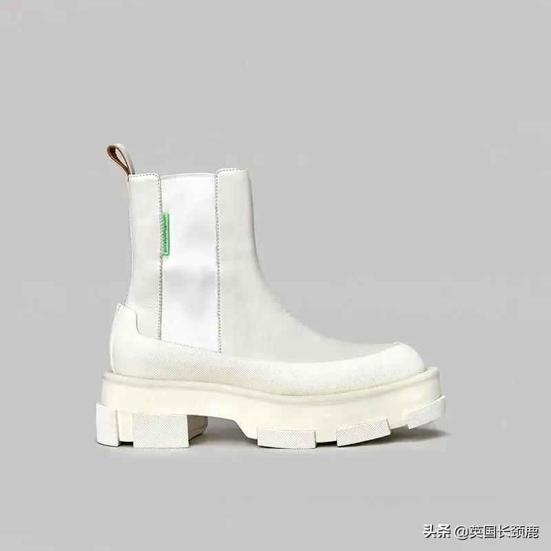鞋柜秋冬马丁靴,鞋柜冬季靴子