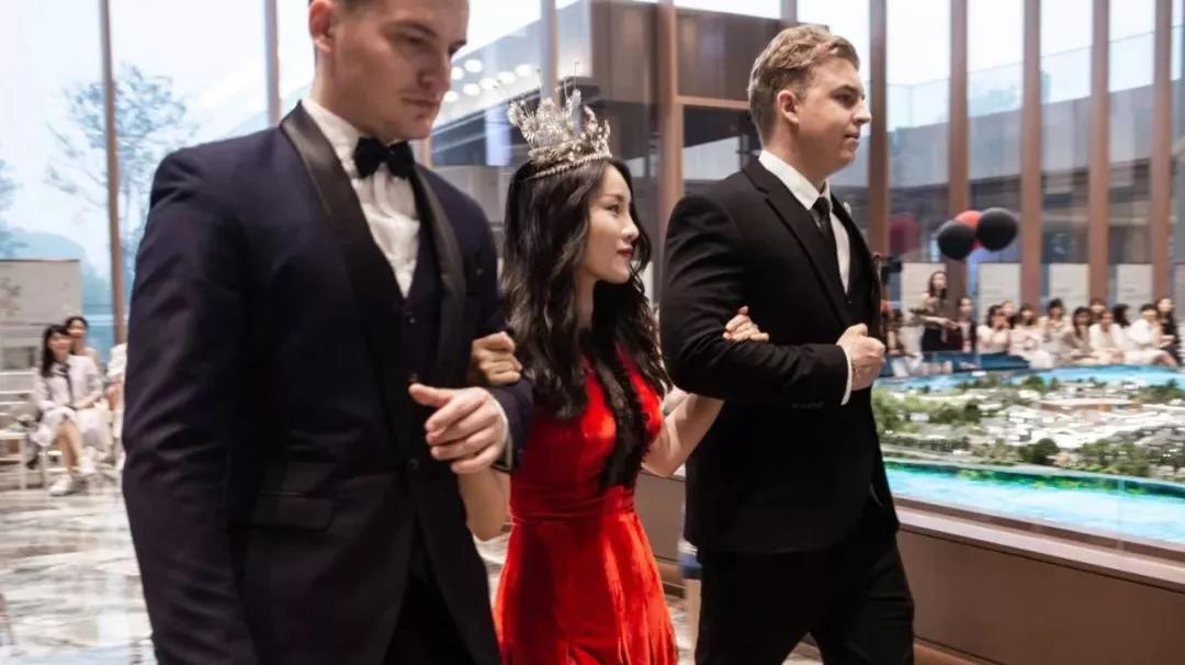 QUNEEN梦游仙境女王派对，天著之上有美的竞相发生