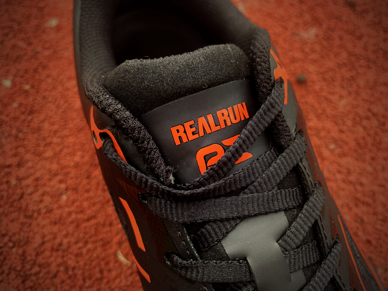 奔跑的Faith-咕咚R2信仰跑步鞋