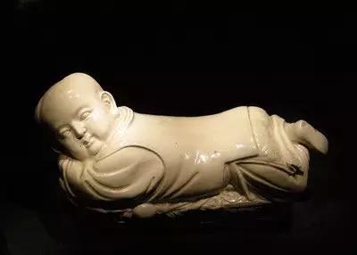 古代人为什么睡那么硬的瓷枕,古人睡觉真的都用瓷枕吗