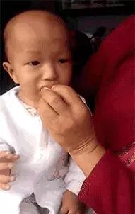 杨紫法令纹和嘴角纹怎么这么深,杨紫法令纹断层好吗