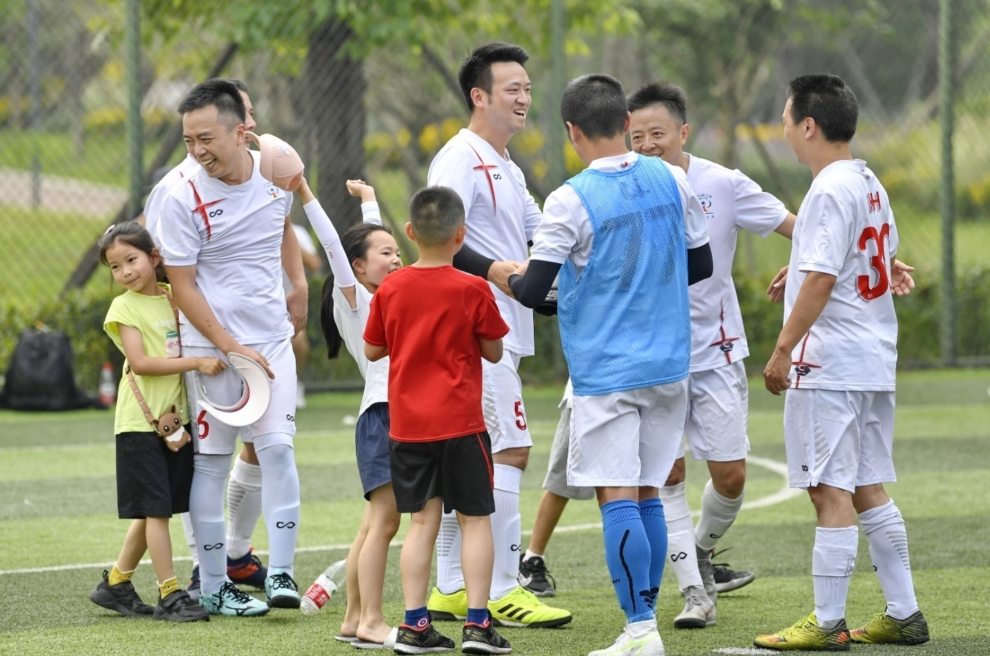 泡桐树小学天府校区家长足球赛,泡桐树小学都江堰校区篮球比赛