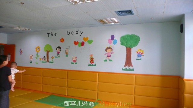 北京妈妈：交上万块钱，我家孩子在早教机构听八国语言、摸鸭子