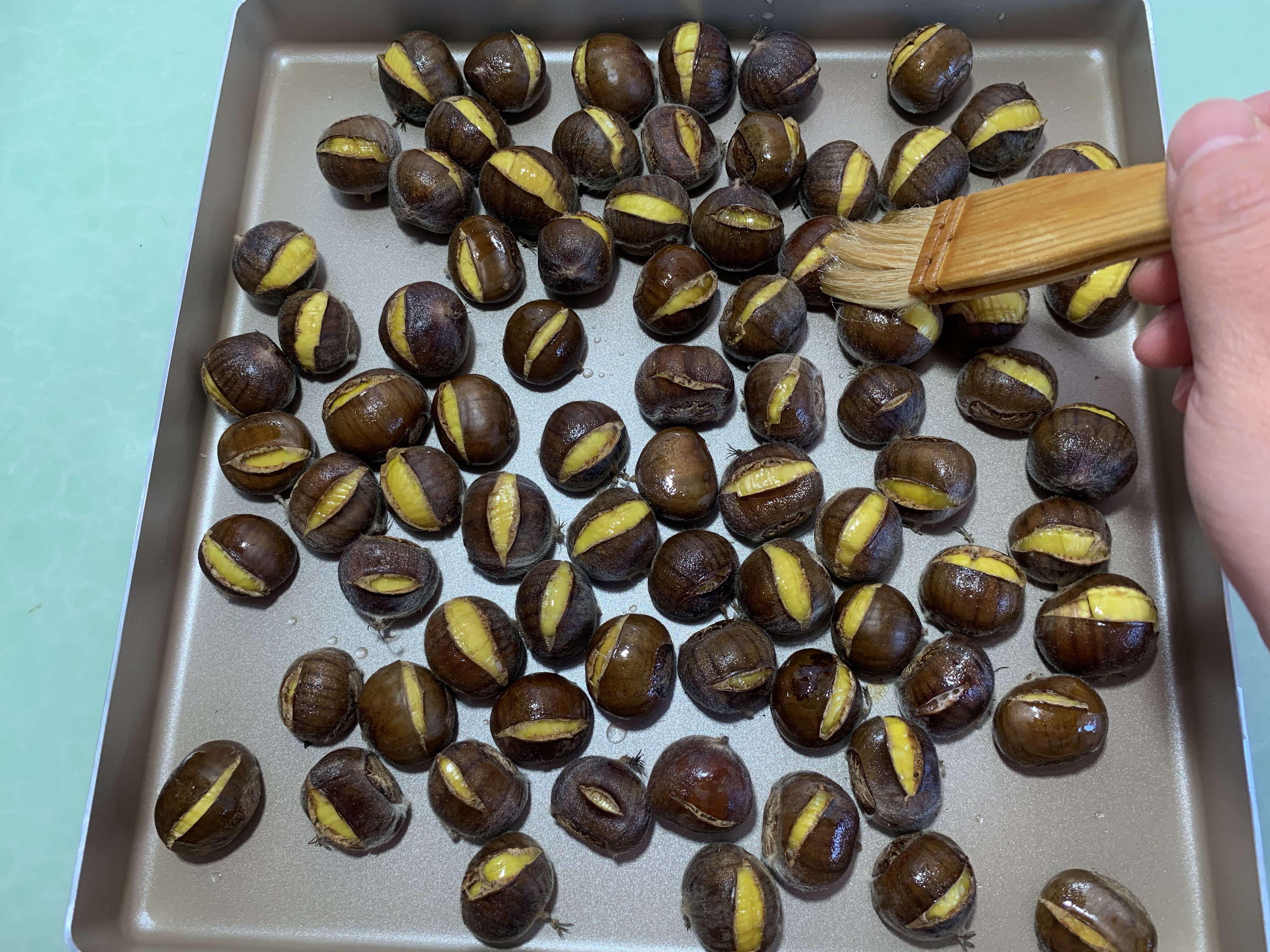 用水煮的栗子不好剥？烤板栗秘籍了解一下！