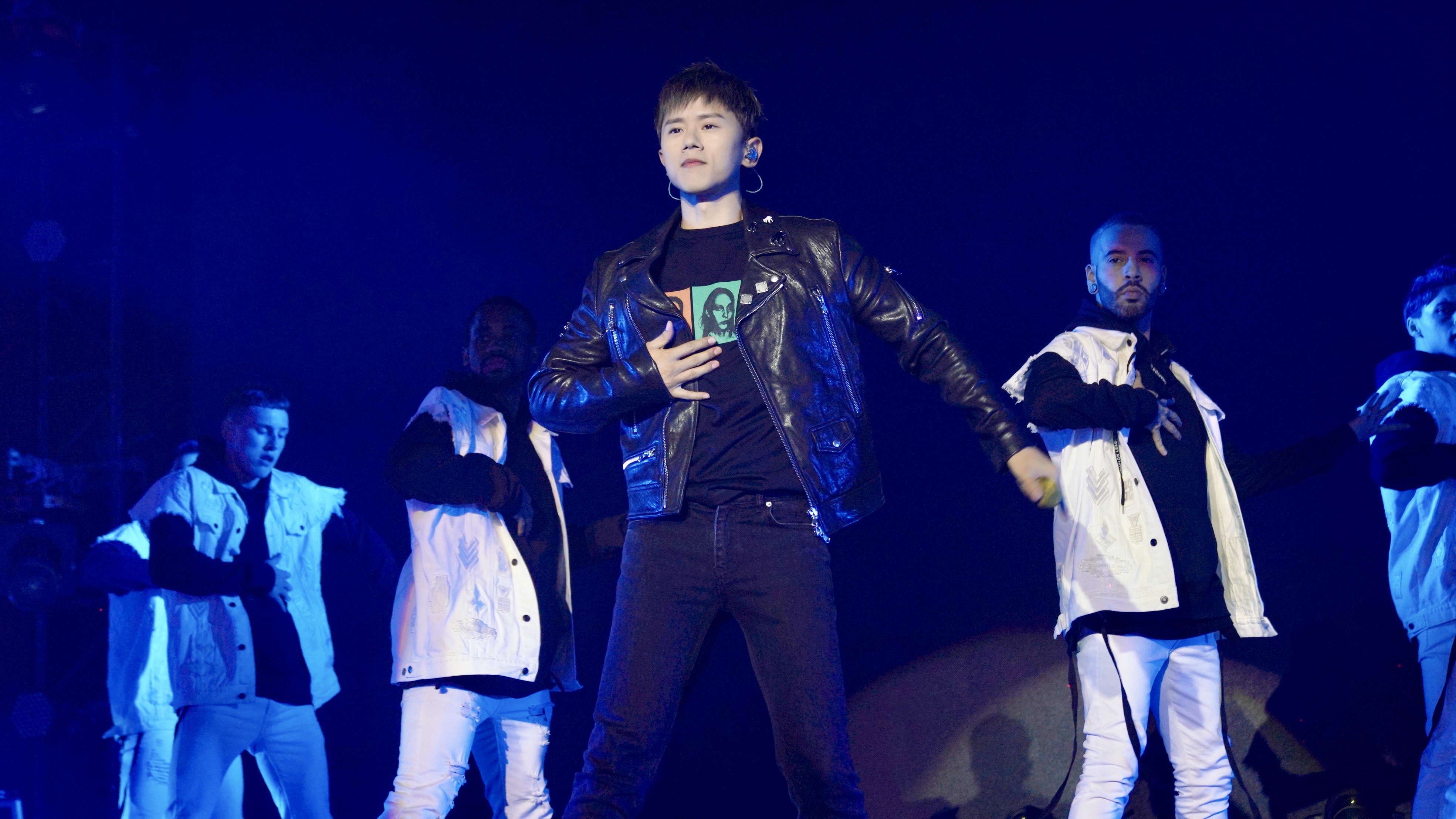 张杰张靓颖双张经典合唱,张杰跟多年的好兄弟一起唱歌