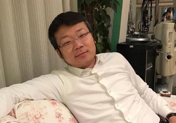 钱小佳斗鱼年度比赛,b总直播间