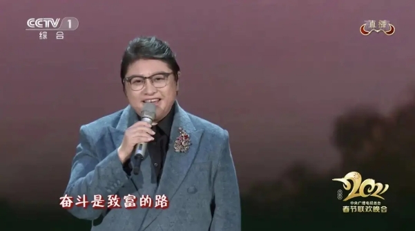 韩红牙缝怎么形成的,韩红下门牙缺失